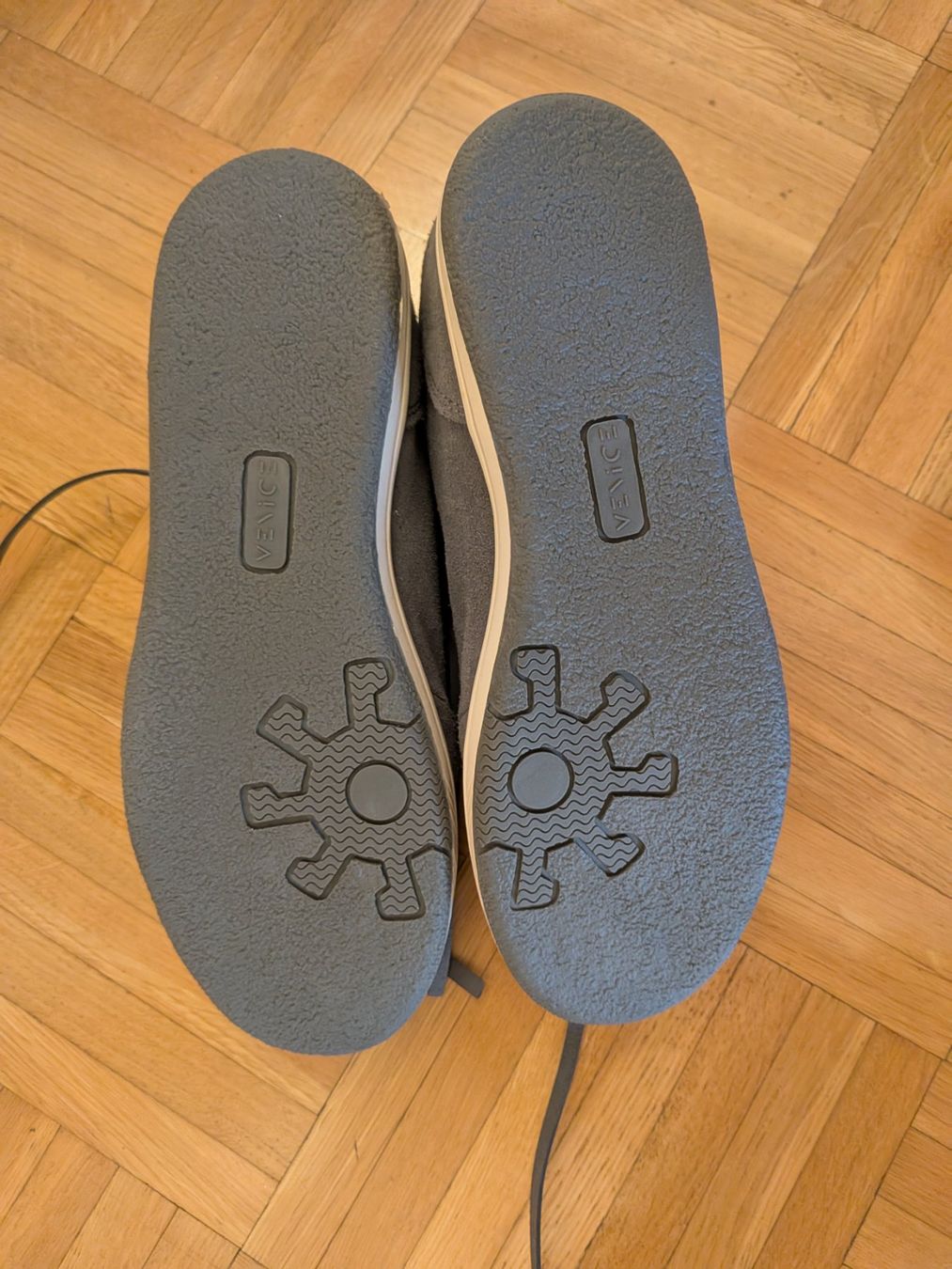 Damenschuhe: Chaussures fourrées Venice taille 37 (neuves) – Neu und originalverpackt aus Plan-les-Ouates von vla_9sr9 1