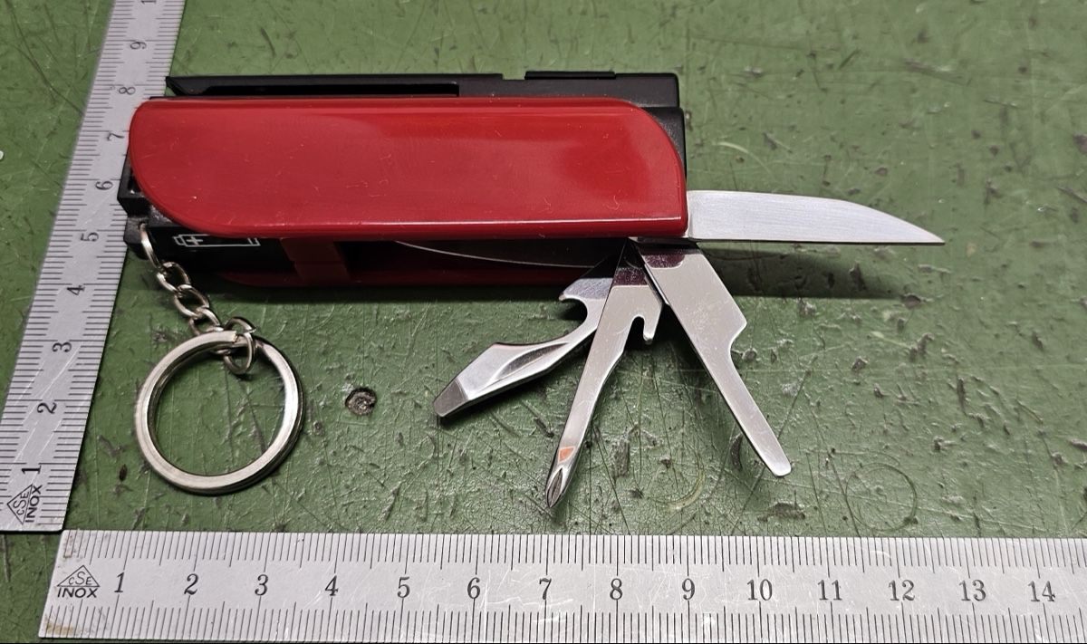 Coltelli tascabile: Rotes Taschenmesser mit Licht – Usato da Burgdorf venduto da gbergler33 3