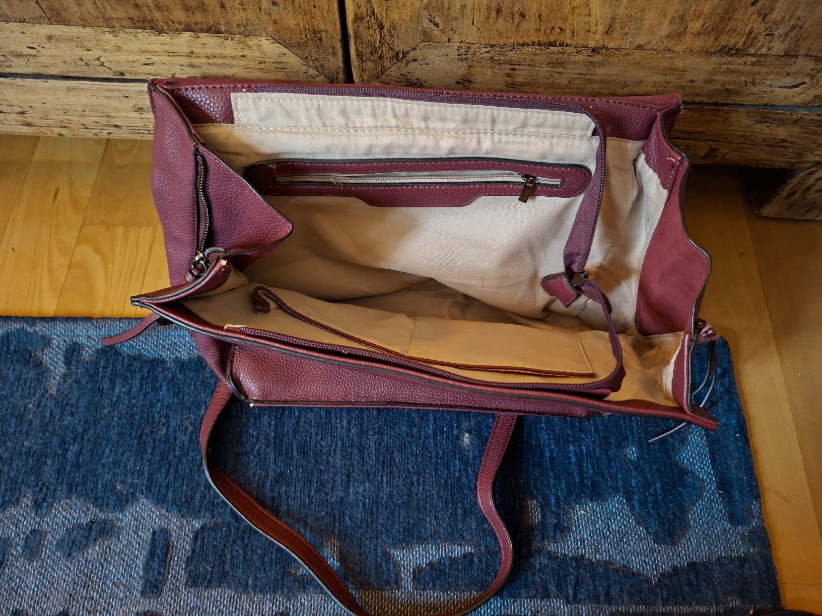 Sacs femmes: Weinrote Kunstledertasche – D'occasion à Effretikon par bartlizart 1