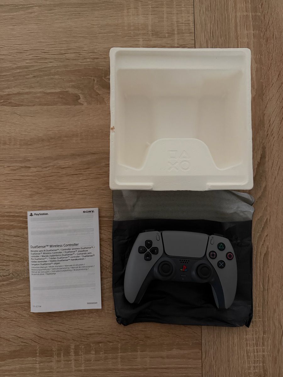 Sony Controller: SONY DualSense Wireless-Controller - 30th Anniv. Ltd. Ed – Nuovo e nell'imballaggio originale da Herbetswil venduto da Modano09 4