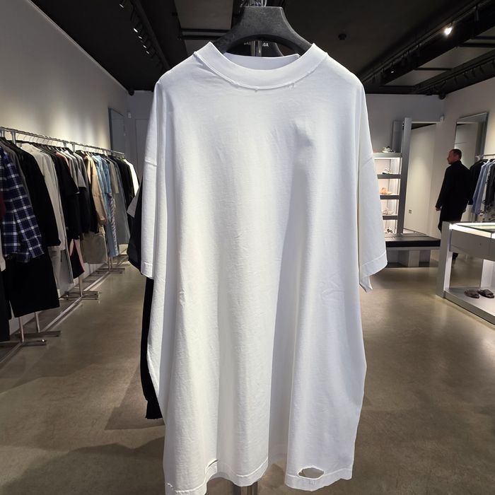 Balenciaga T-Shirts: Balenciaga Oversized T-Shirt – Neu und originalverpackt aus Zürich von ReStyle. 7