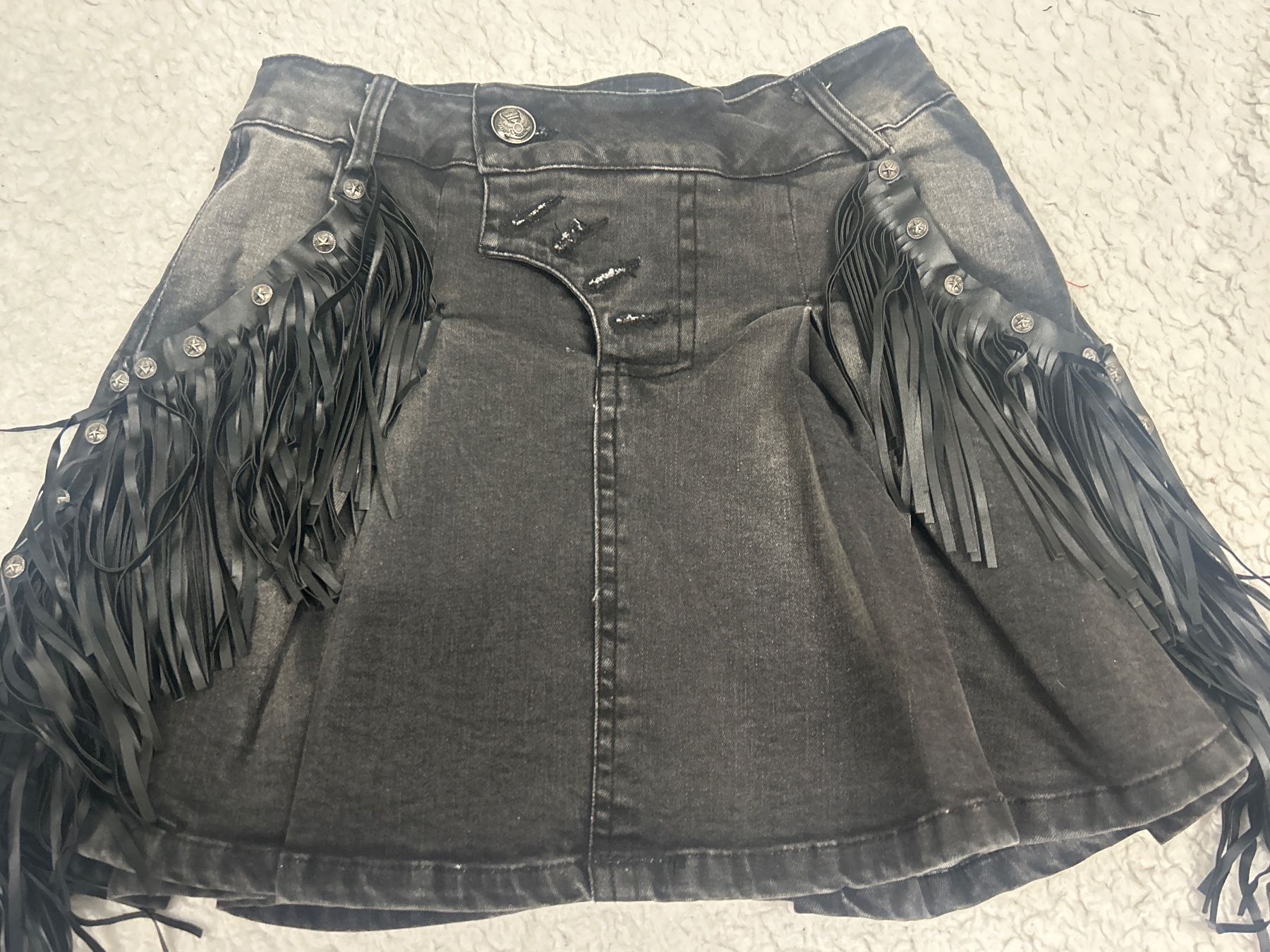 Gonne: Sexy Boho Schwarzer Jeansrock mit Fransen, Grösse S NEU – Nuovo e nell'imballaggio originale da Regensdorf venduto da Spyke55 1