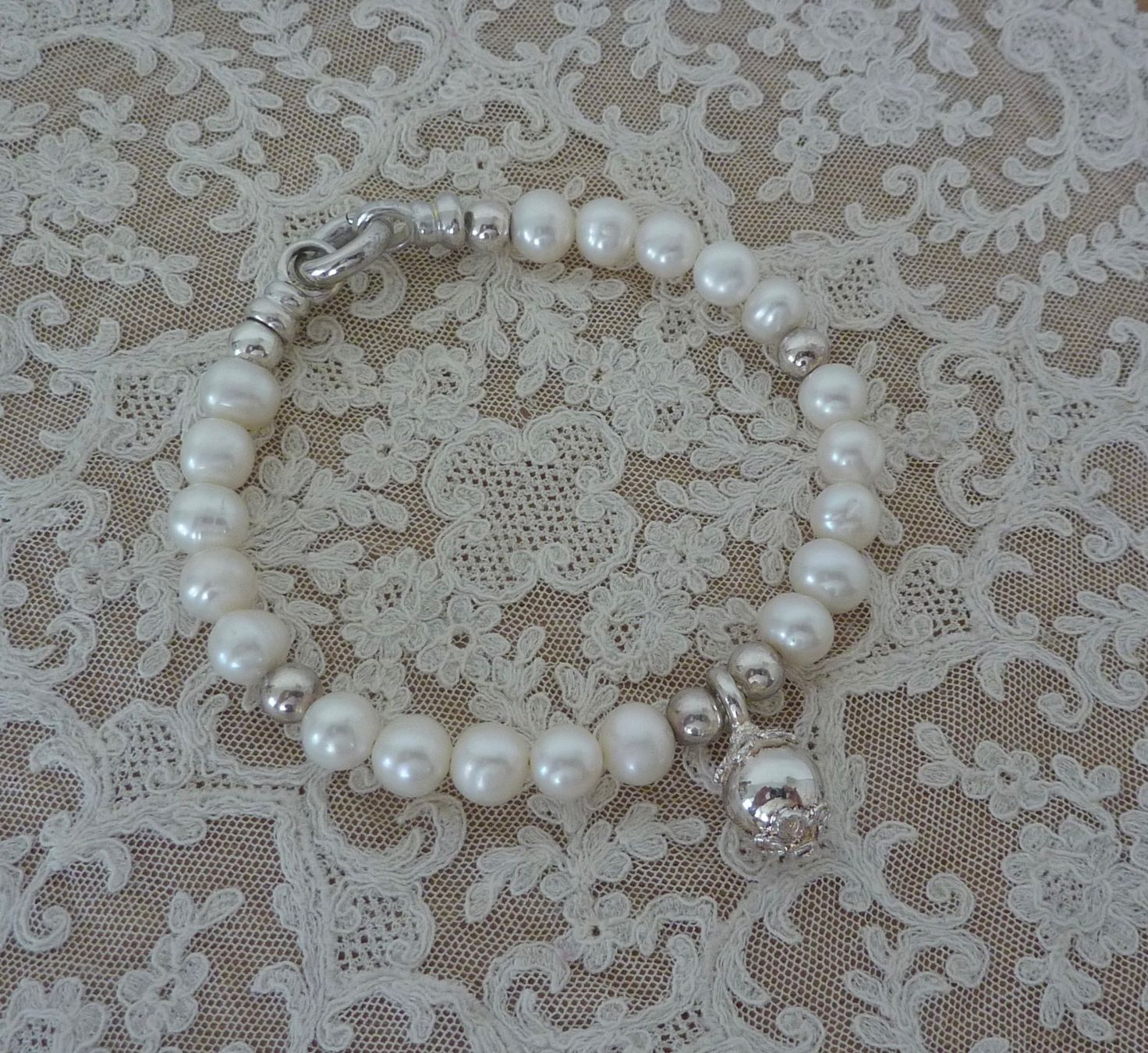 Bracciali & Braccialetti: *NEU* Armband Süsswasserzuchtperlen Silber – Nuovo e nell'imballaggio originale da Allschwil venduto da millefiori3