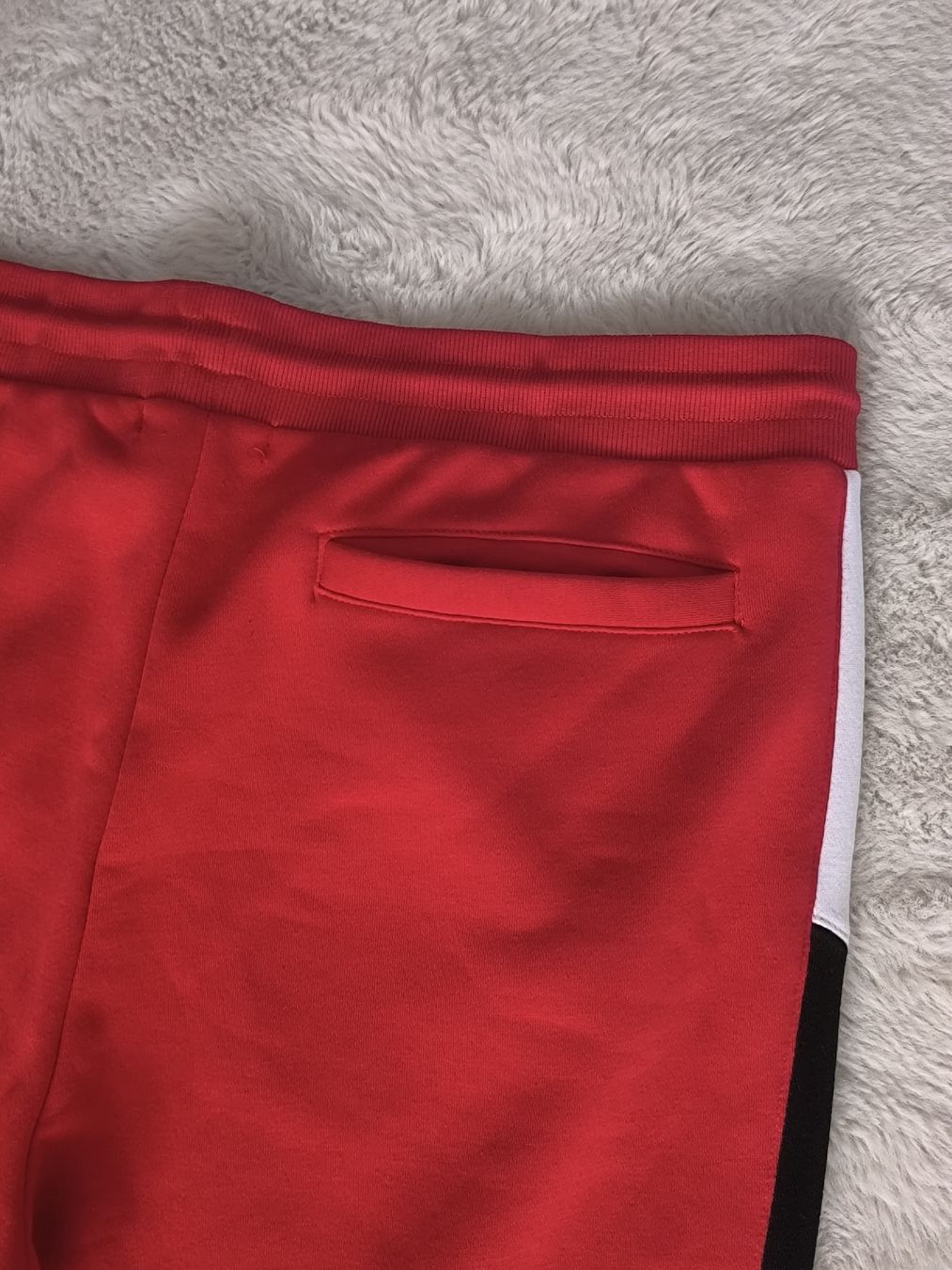 Guess Hosen: Guess Jogginghose  – Neu (gemäss Beschreibung) aus Oftringen von Lejaleja 3