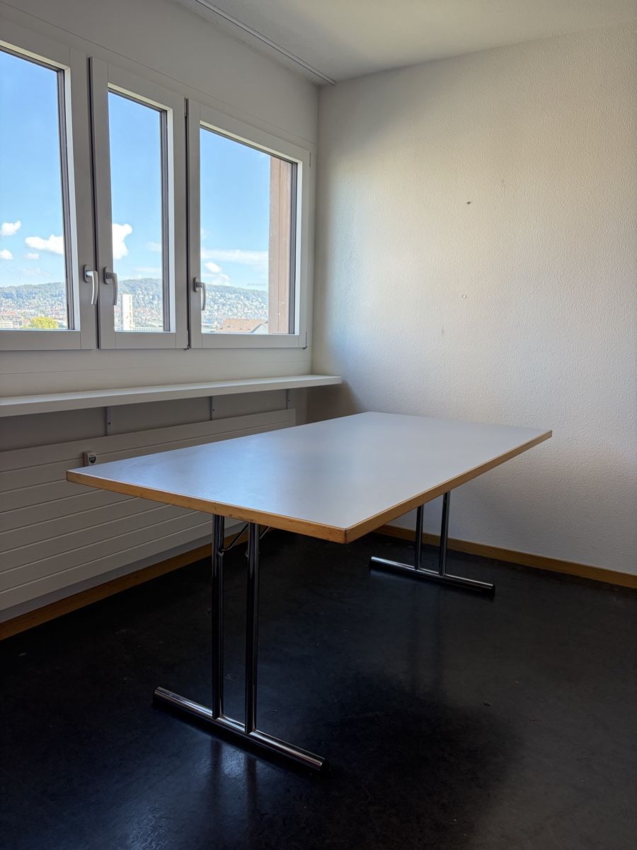 Schreibtische: Tisch – Gebraucht aus Zürich von dag14