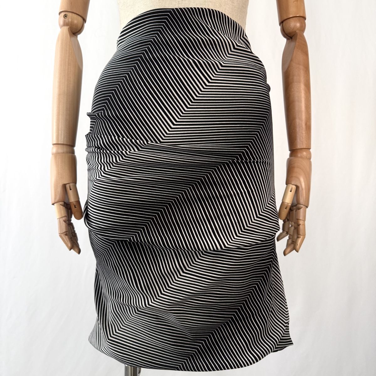 Akris Gonne: AKRIS Silk Skirt – Usato da Freienbach venduto da Avviivva_Shop