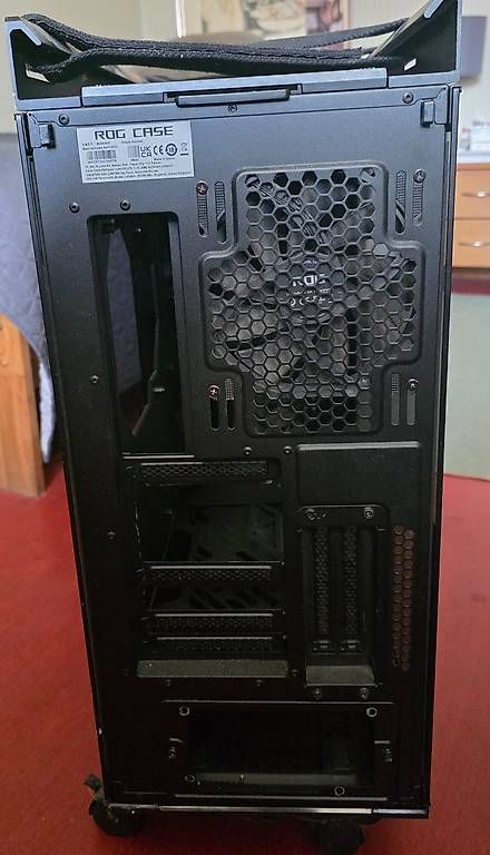 Asus Custodie: ASUS ROG Strix Helios Gaming Gehäuse – Usato da Schaffhausen venduto da pun_jn7j 1