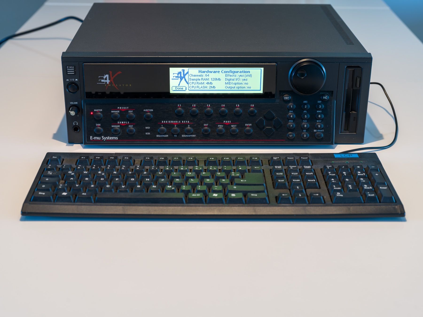 Instruments de musique: E-mu Systems Emulator E4X – D'occasion à Fahrwangen par Wavedrum 3