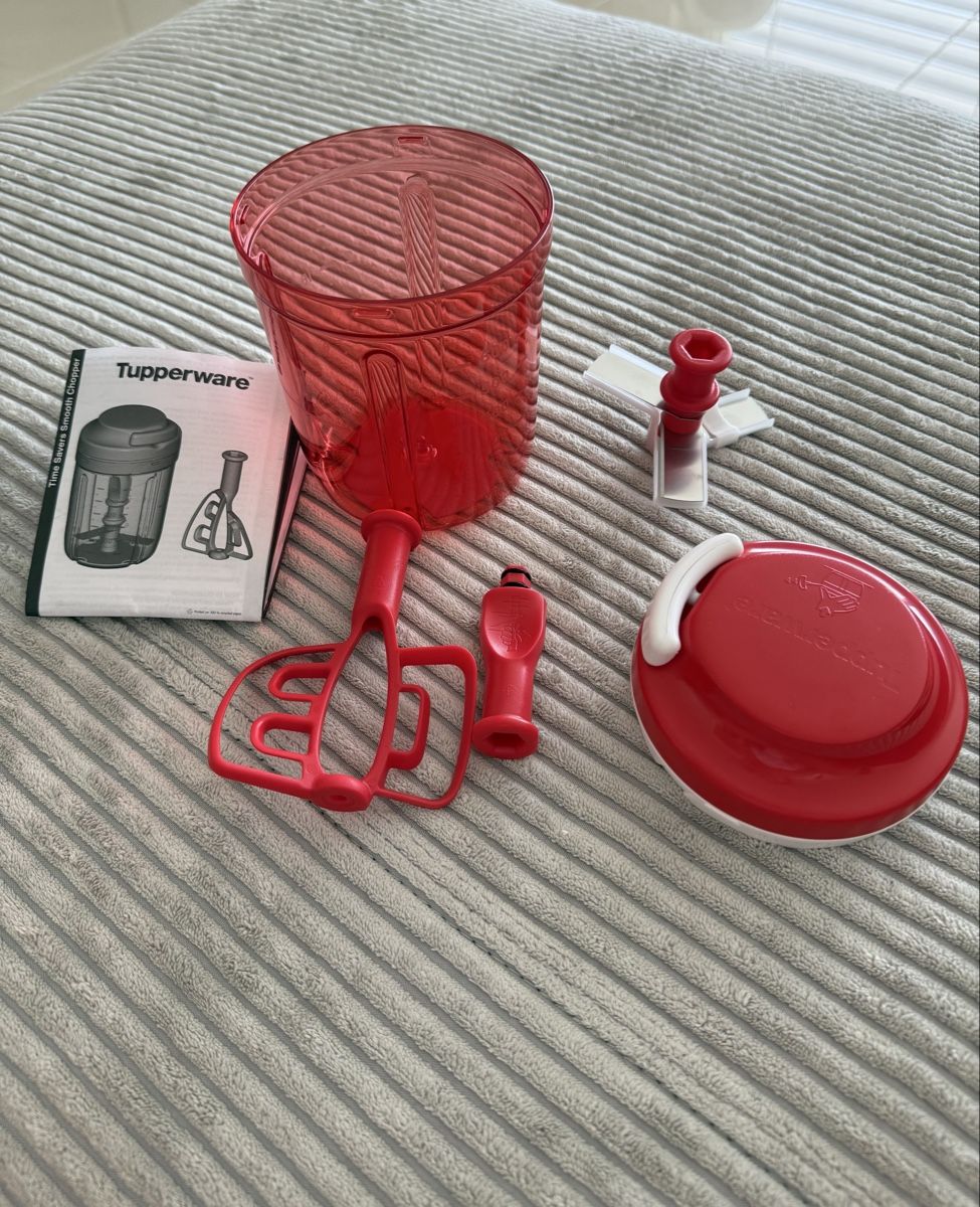 Tupperware Appareils de cuisine: Tupperware Küchen-Zerkleinerer Rot neu – Neuf (Voir description) à Sutz par adrian.kaeser 2
