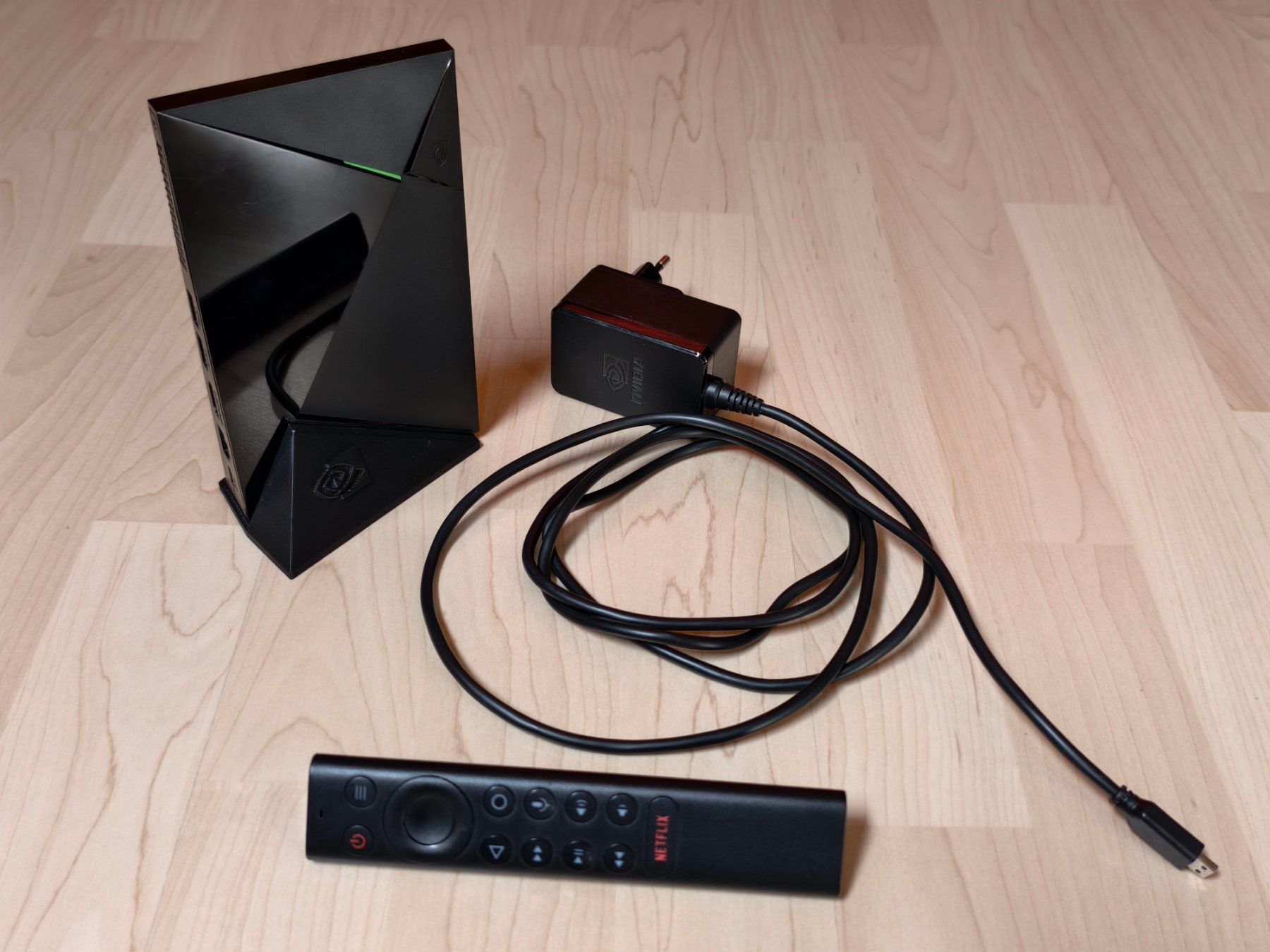 Nvidia Sistemi audio & multimediali: Nvidia Shield TV Pro 4K HDR – Usato da Ringgenberg BE venduto da Tantal15125