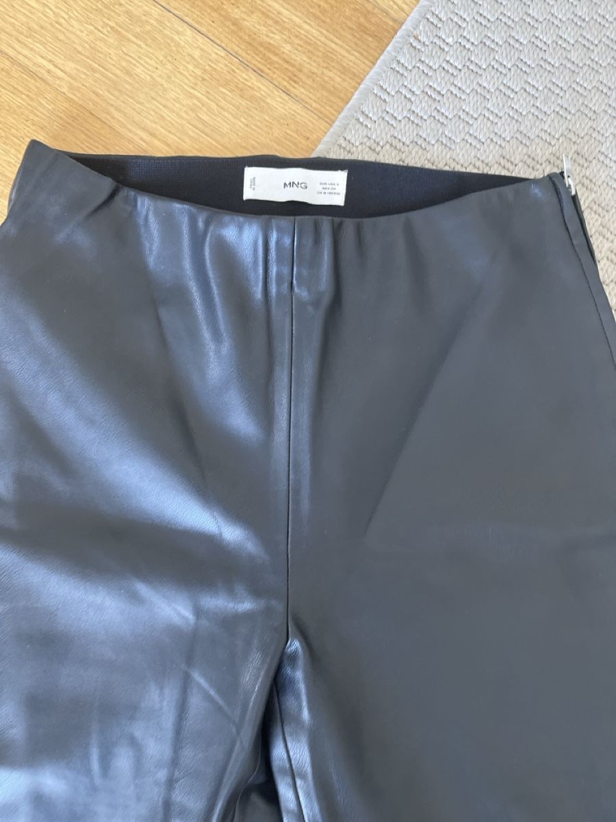 Mango Pantaloni: Kunstleder Hosen von Mango, S – Usato da Solothurn venduto da Bobesch08 1