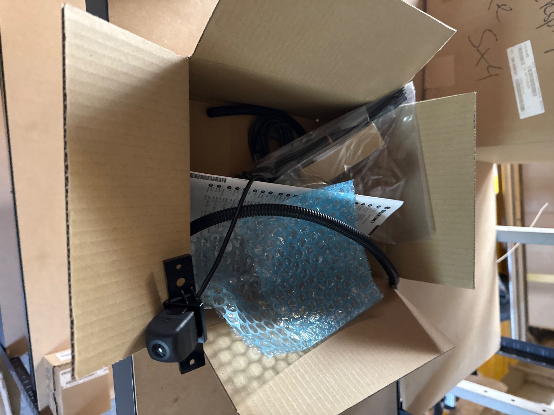 Suzuki Tutti pezzi di ricambio auto: Kamera Hinten Suzuki Jimmy – Nuovo e nell'imballaggio originale da Pieterlen venduto da gar_hb8c