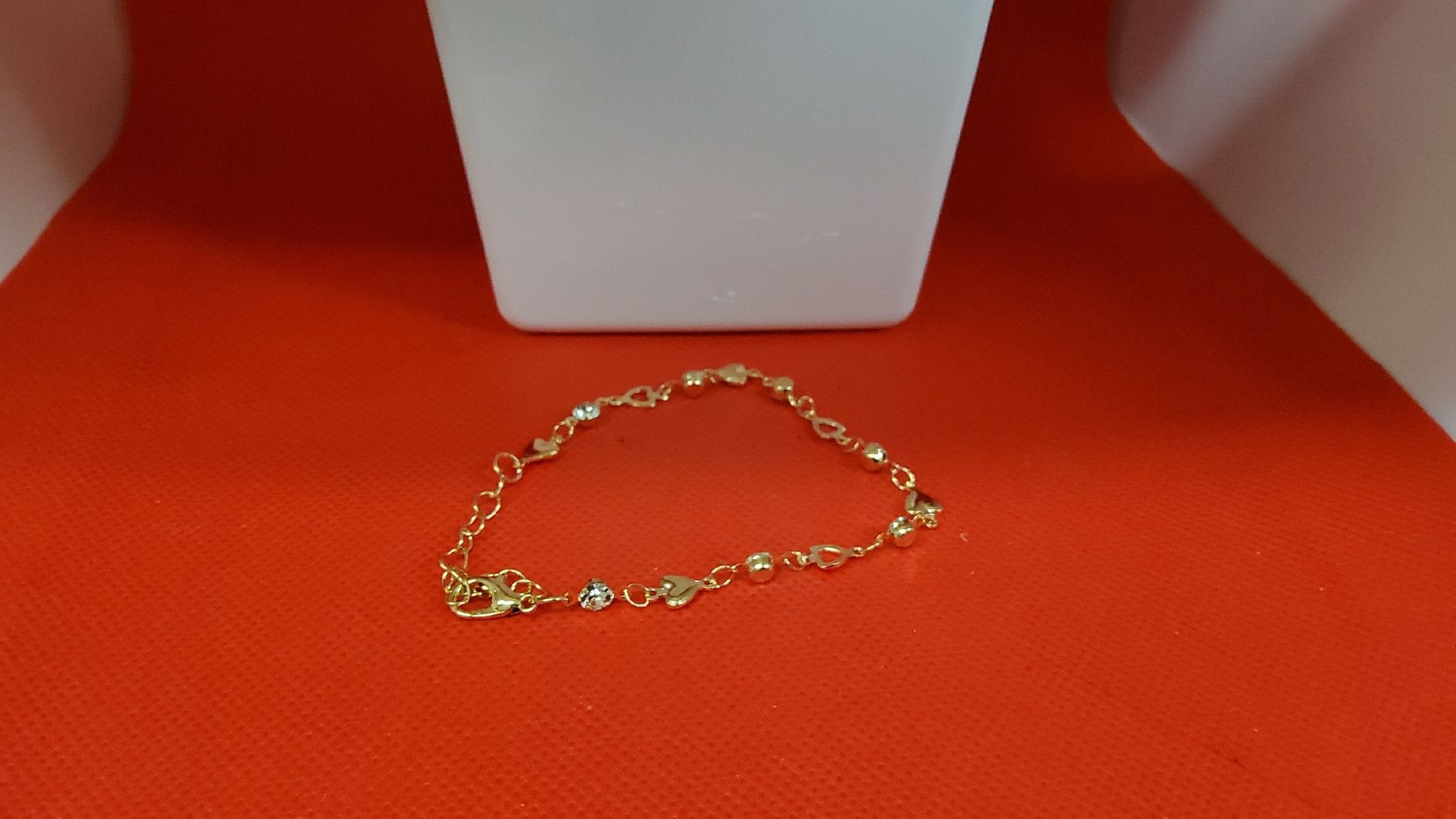 Bracciali & Braccialetti: Armband mit Herzchen & Steinchen, Elegant & Verspielt – Nuovo e nell'imballaggio originale da Herisau venduto da Nluanalucas 1