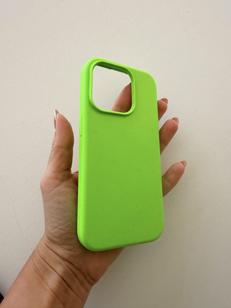Apple Coques & Protection écran: iPhone 15 Pro Case Bundle + Free Phone Charm  – D'occasion à St-Sulpice VD par dya_9c2f 6