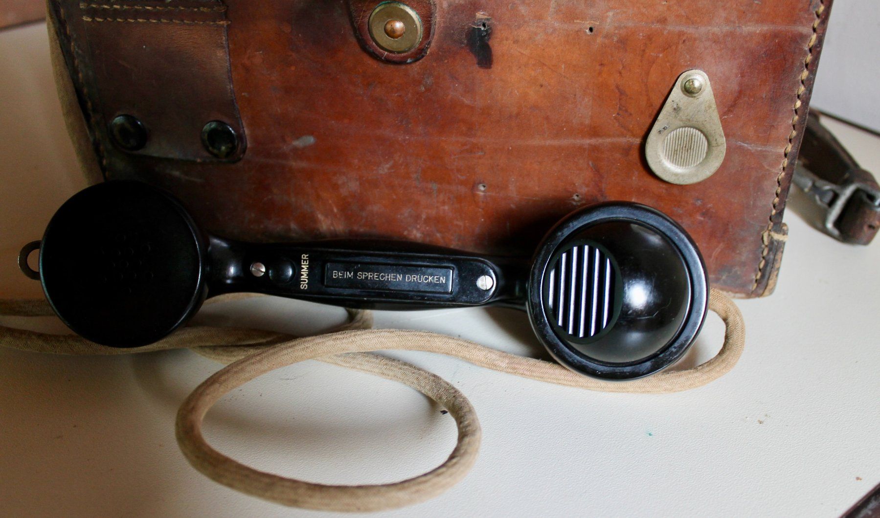 Telefone: Feld-Telefon 41 mit Ledertasche – Gebraucht aus Kirchlindach von hekilida 2