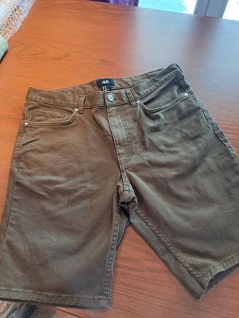 H&M Shorts olivgrün Herren Gr.28/S