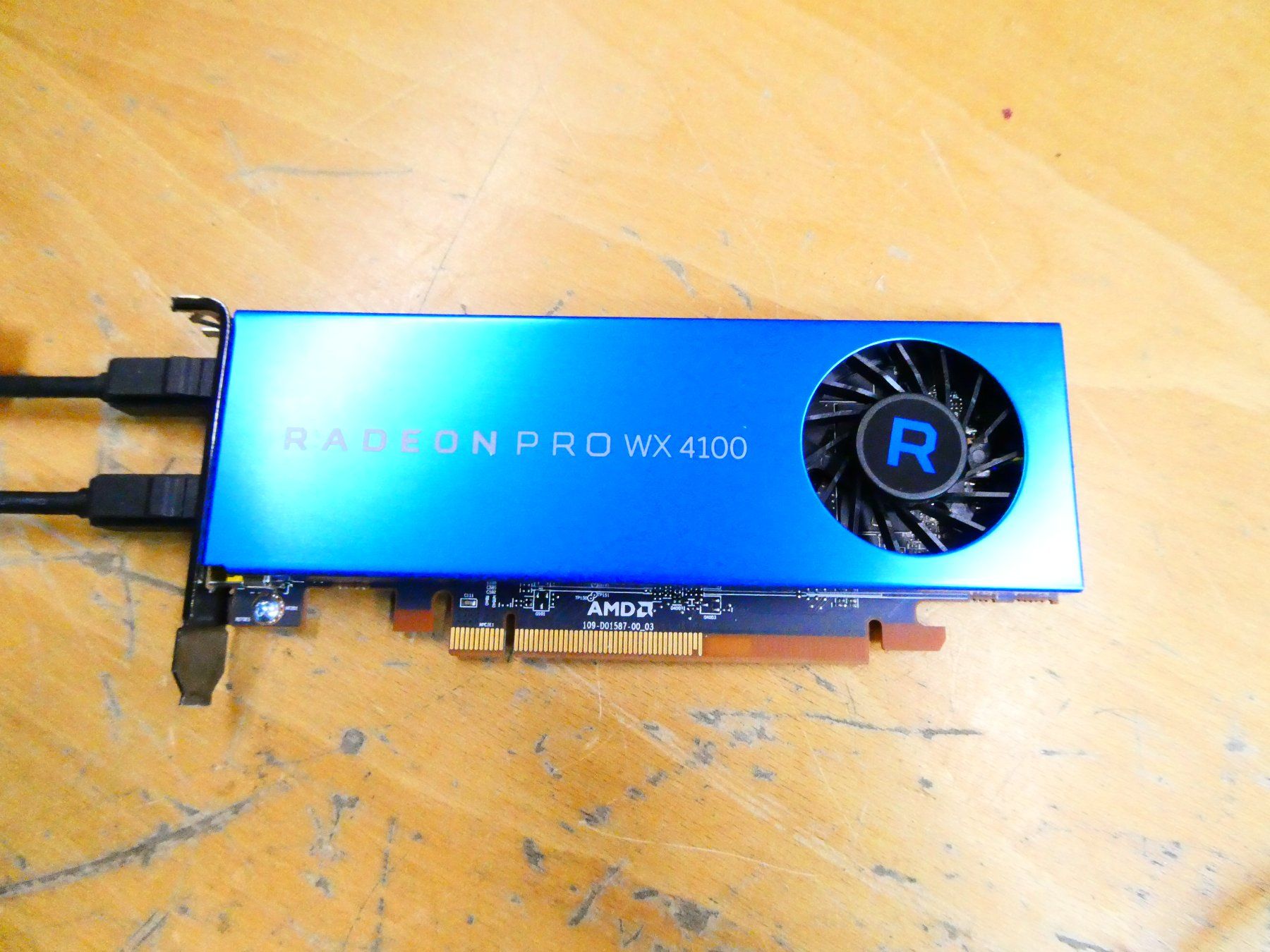 Amd Schede grafiche: Carte graphique AMD Radeon Pro WX 4100 – Usato da Etagnières venduto da emmaus.electro