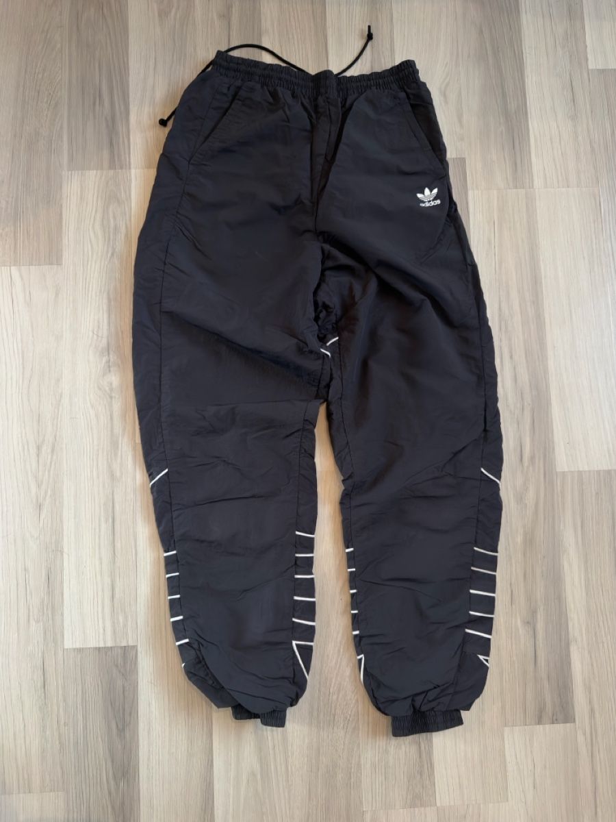 Adidas Pantaloni: Adidas Trainingshose – Usato da Davos Platz venduto da ang_m2dp