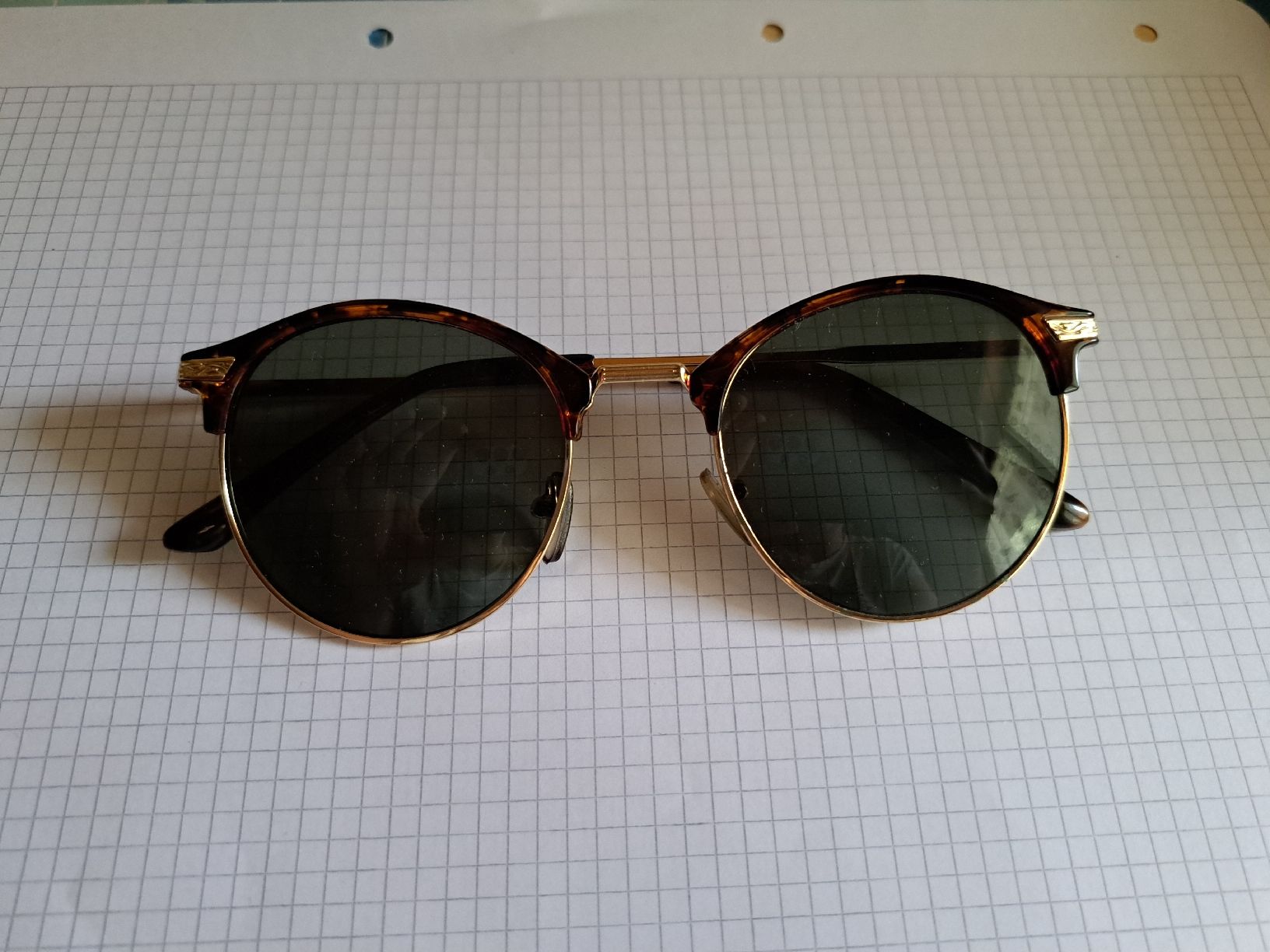 Brillen & Gläser: Lunettes à soleil  – Neu und originalverpackt aus Berlens von luc_2c79