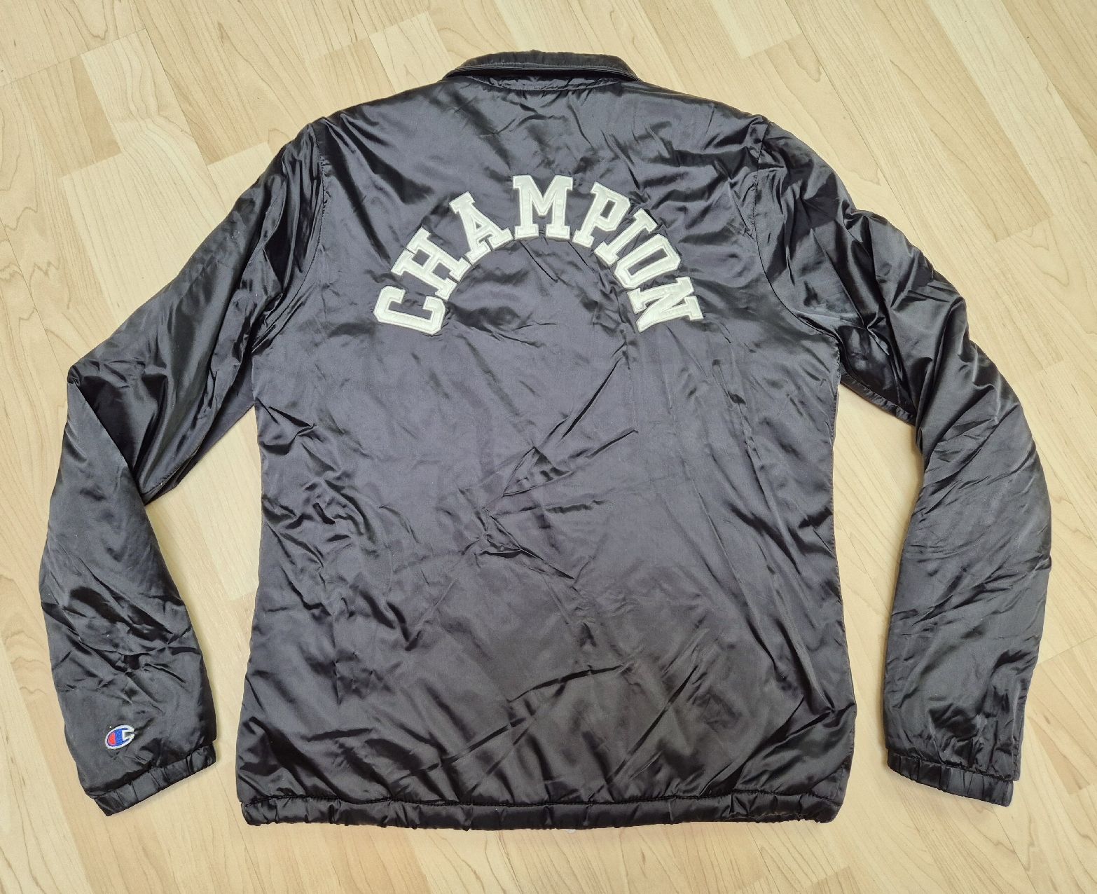 Champion Giacche: Champion Jacke Satin Schwarz Grösse L – Usato da St. Gallen venduto da CaliSunshine 1