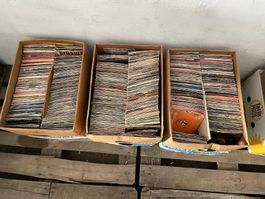 3 cartons de disque vinyles 45 tours 2 titres