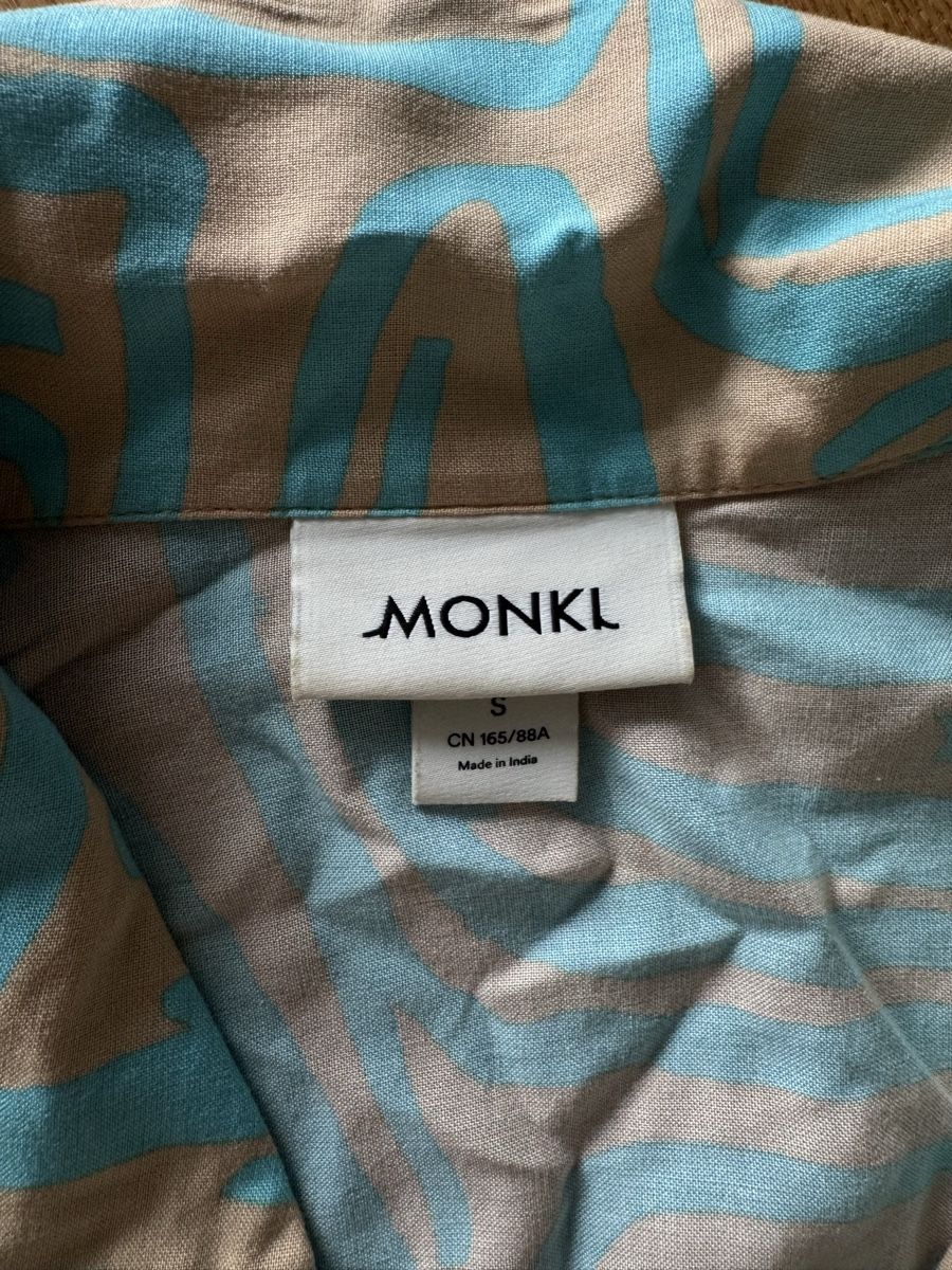Monki Chemisiers: MONKI Kurzarmbluse mit Muster – D'occasion à Rain par vsekruto 2