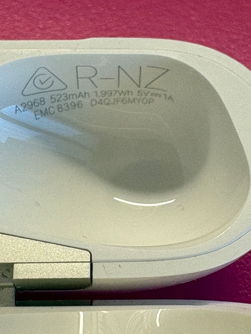Apple Caricabatterie: Apple AirPods Pro2 charging case (A2968). – Usato da Lausanne venduto da sil_2dxk 6