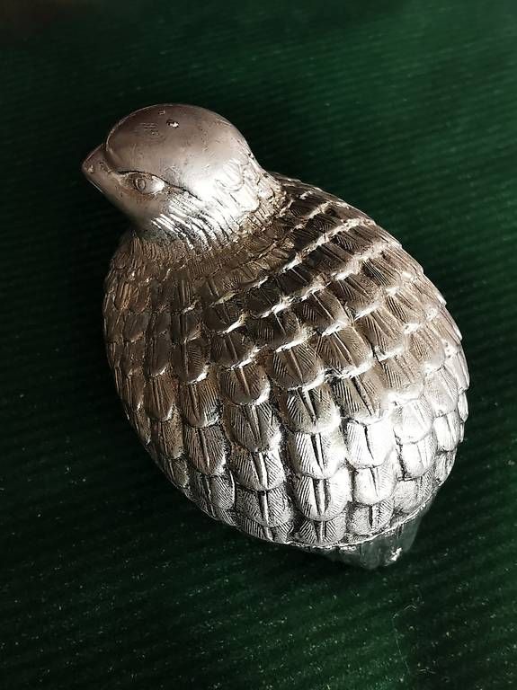Statuette: Salz- oder Pfeffergefäss in Form einer Wachtel – Usato da Dübendorf venduto da aschiduebendorf 1