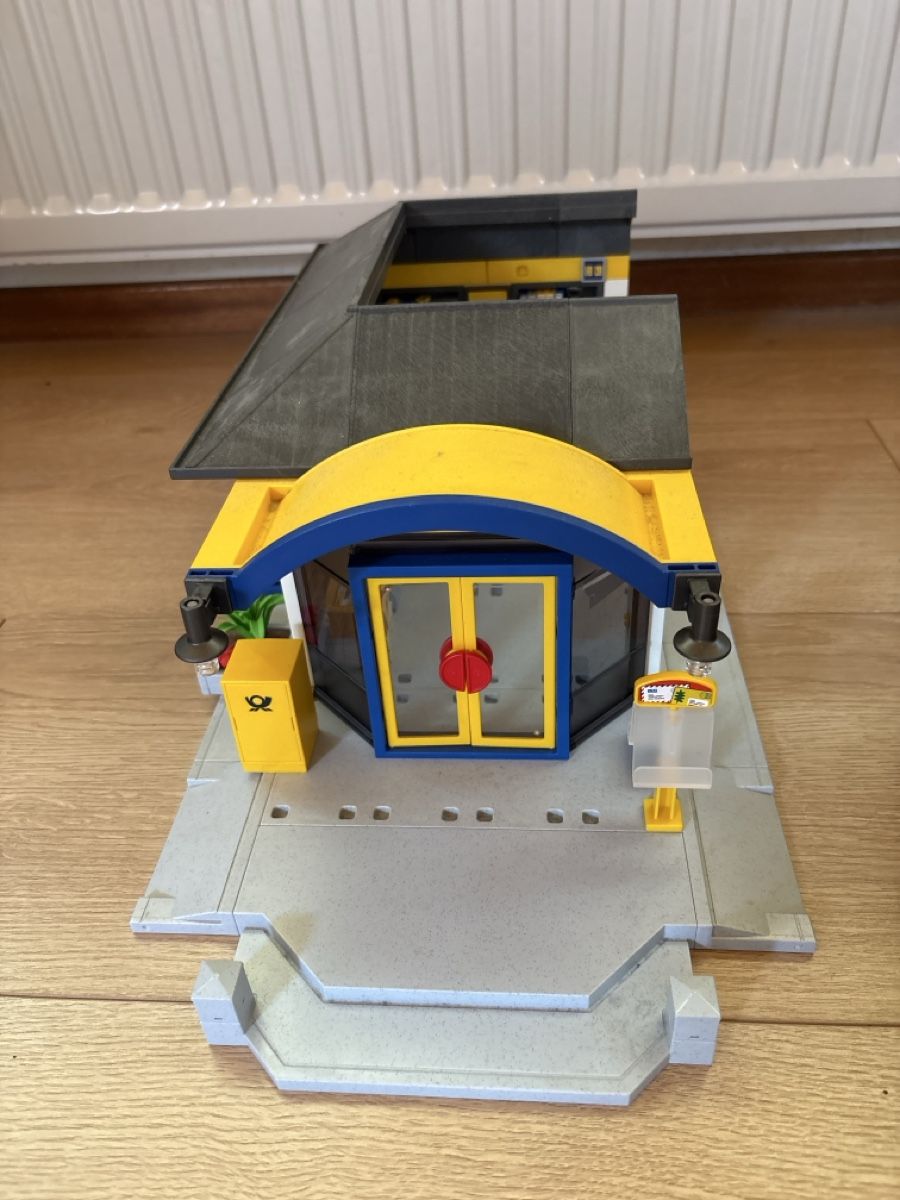 Playmobil Giocattoli: Playmobil Post office + figures, top condition, like new – Usato da Rechthalten venduto da dan_h5qy 1