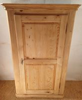 Antiker Tannenholz Schrank