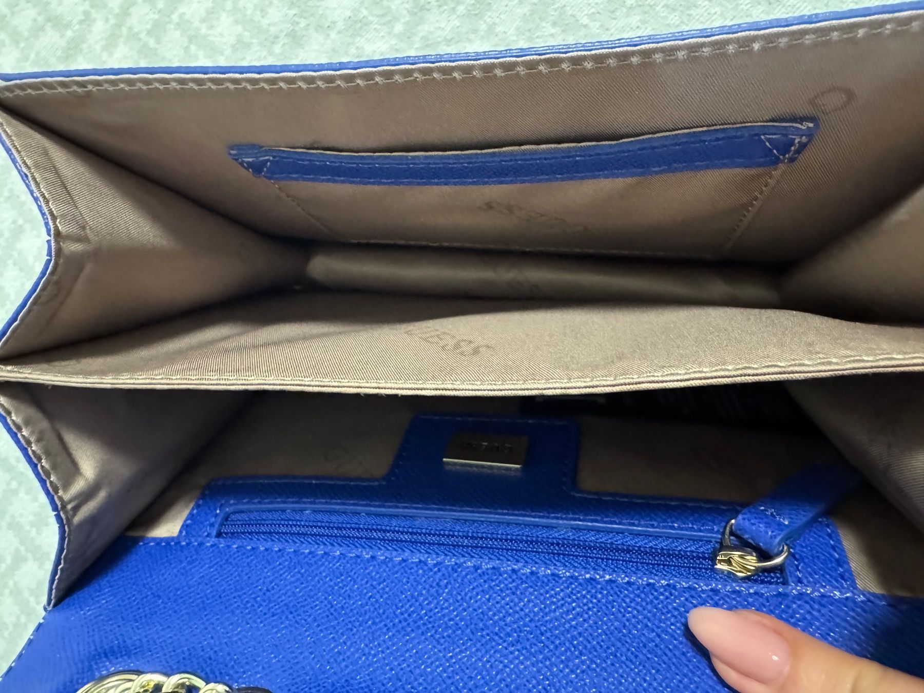 Guess Borse da donna: Guess Handtasche, neuwertig, blau – Nuovo (secondo la descrizione) da Küsnacht ZH venduto da IrischkaB 4
