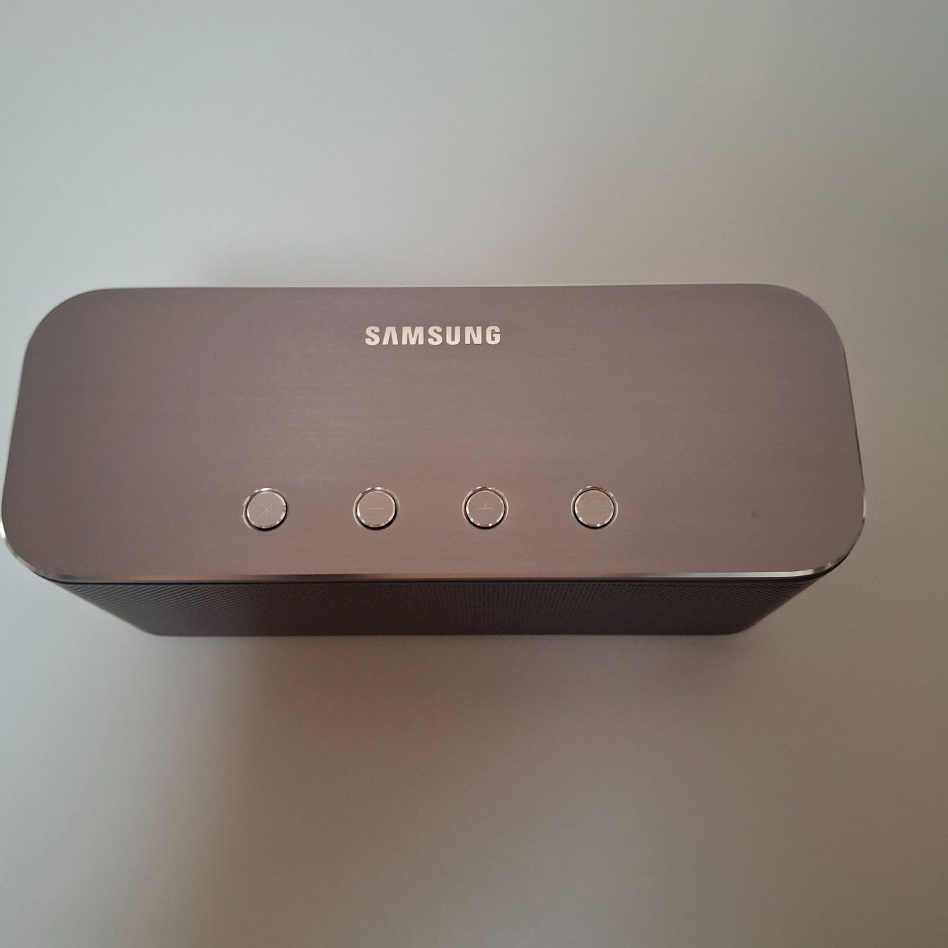 Samsung Casse acustiche: Samsung Wireless Speaker SB330 Bluetooth und NFC neuwertig – Nuovo (secondo la descrizione) da Ipsach venduto da Wildlifecolors 5
