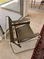 Fauteuil design structure acier cuir gris bon état