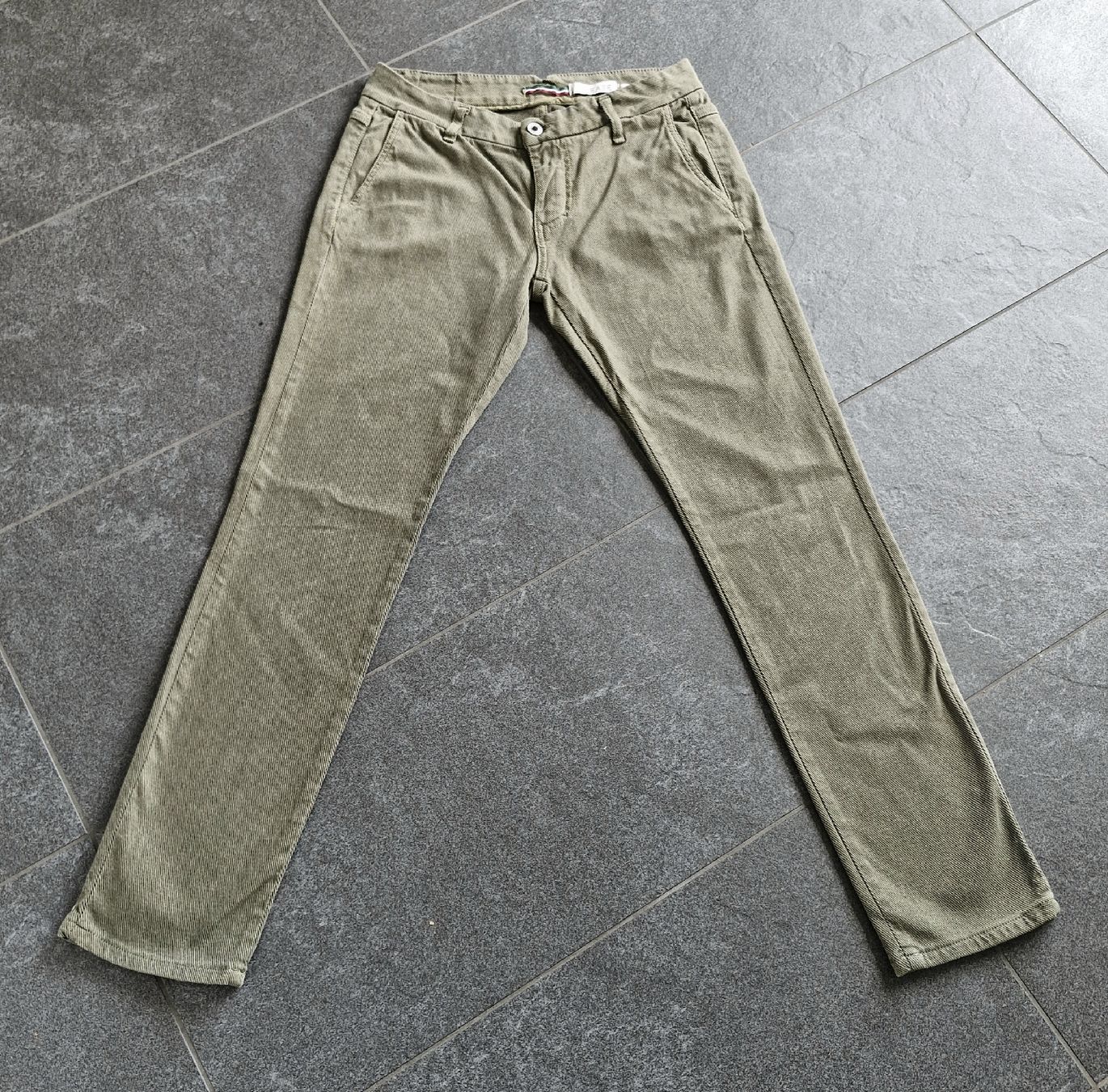 Lotti di vestiti: Set Hose Please Jeans und Top mit Puffärmeln – Nuovo (secondo la descrizione) da Köniz venduto da Highlow 1