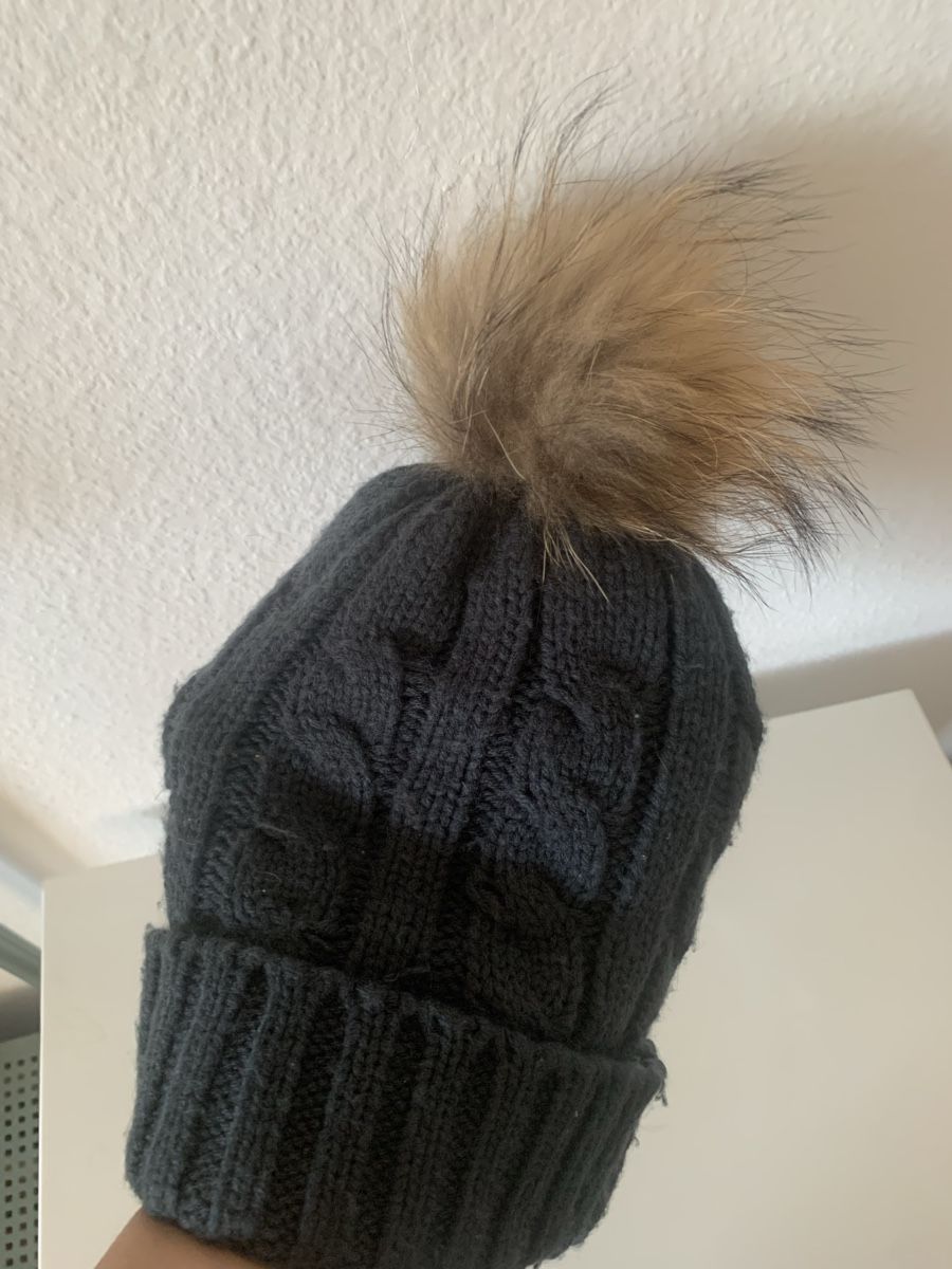 Copricapi, berretti & cappellini: graue Strickmuetze mit Bommel – Usato da Basel venduto da ari_xy65 1