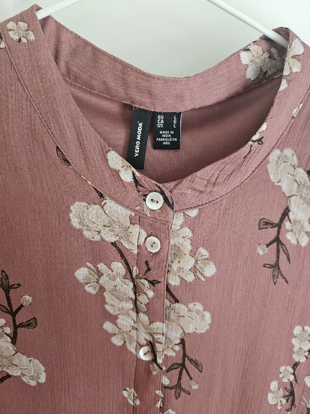 Vero Moda Kleider: Kleid Vero Moda mit Kirschblüten gr.L prune – Gebraucht aus Allschwil von na.wi.90 4