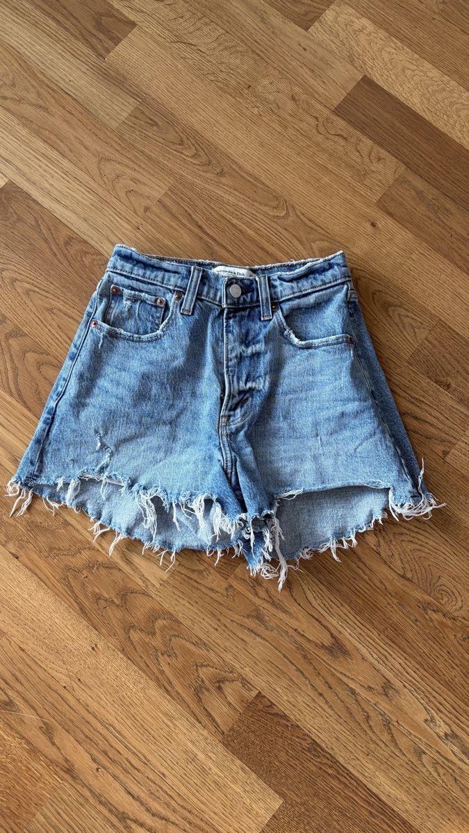 Abercrombie Jeans: Jeans Shorts A&F – Usato da Meiringen venduto da marinaz123