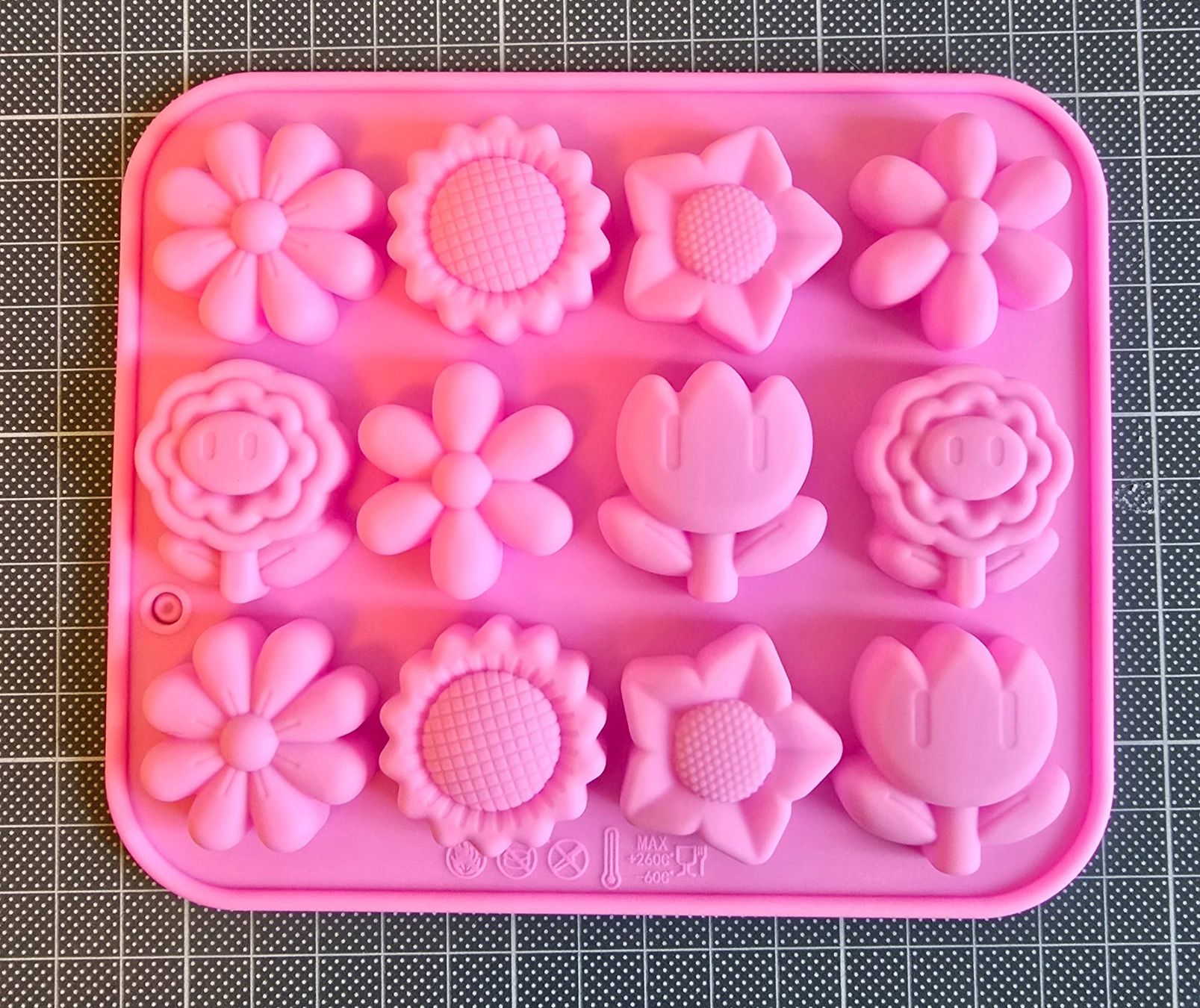 Teglie da forno: Seifen Silikonform Mold / Blumen / Flowers – Nuovo e nell'imballaggio originale da Zürich venduto da amysmith