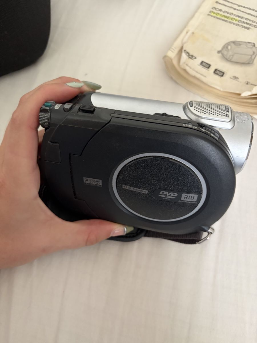 Sony Videocamere: Sony Handycam DVD Camcorder good condition – Usato da Zürich venduto da bea_swh6 2