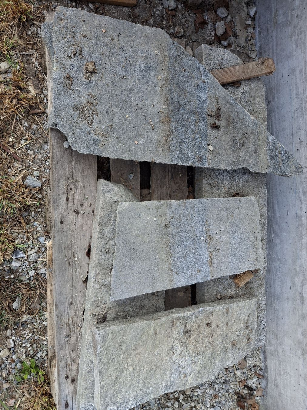 Rivestimenti per pavimenti: Natur Granit Platten 13 Stück  – Usato da Lütisburg venduto da ALSImmobau 2
