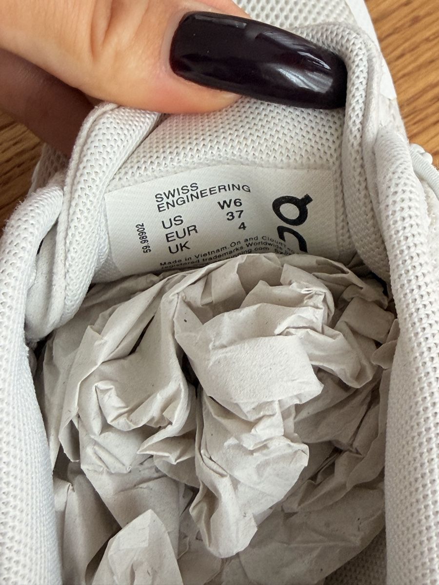 On Damenschuhe: On Running Cloud sneakers white acceptable condition – Gebraucht aus Baden von Chaochao3 3