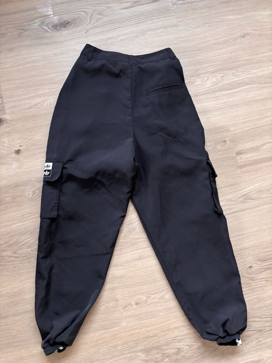 Adidas Pantaloni: Pantalon ADIDAS – Usato da Dully venduto da IrinaA21 3