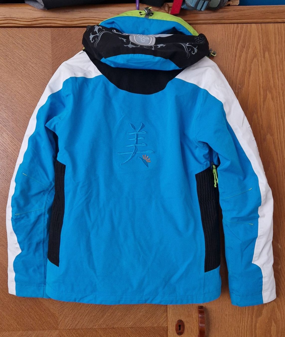Completi & Tailleur: Maya maya Skijacke und Skihose – Usato da Frauenfeld venduto da jgh_gx6v 1