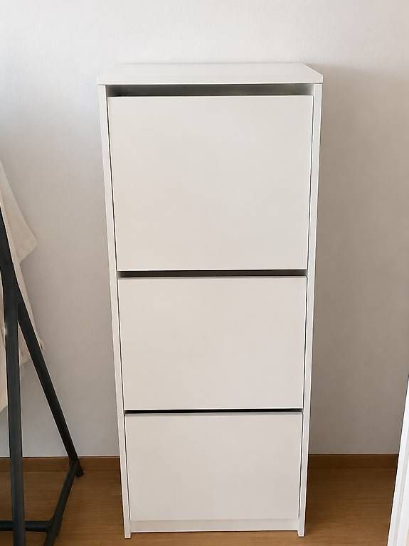 Ikea Armoires: IKEA BISSA Schuhschrank – D'occasion à Strengelbach par jan_7269