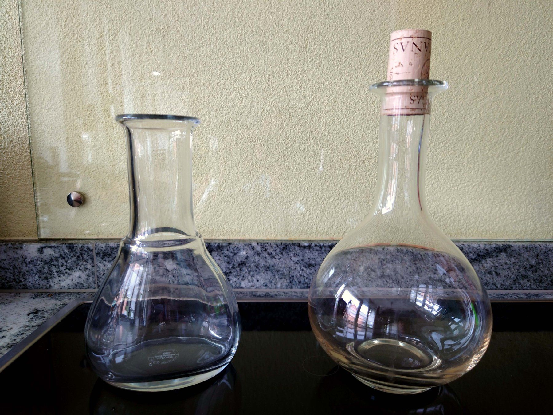 Glasi Hergiswil Caraffe: ZWEI  GLAS KARAFFEN – Usato da Pfäffikon SZ venduto da truek