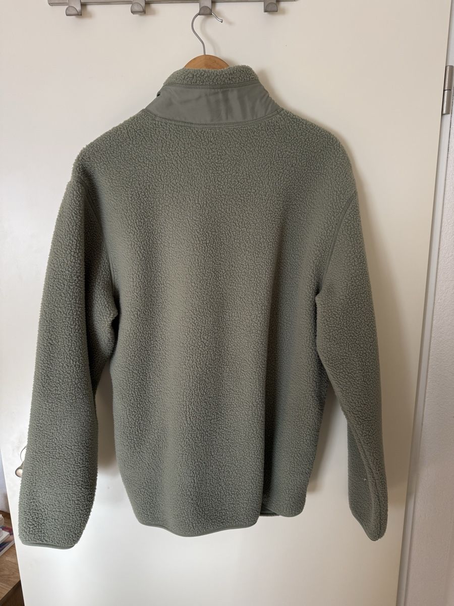 H&M Pullover & Sweatshirts: dünkelgrüner Fleecepullover – Neu (gemäss Beschreibung) aus Boppelsen von gmp_b05 1