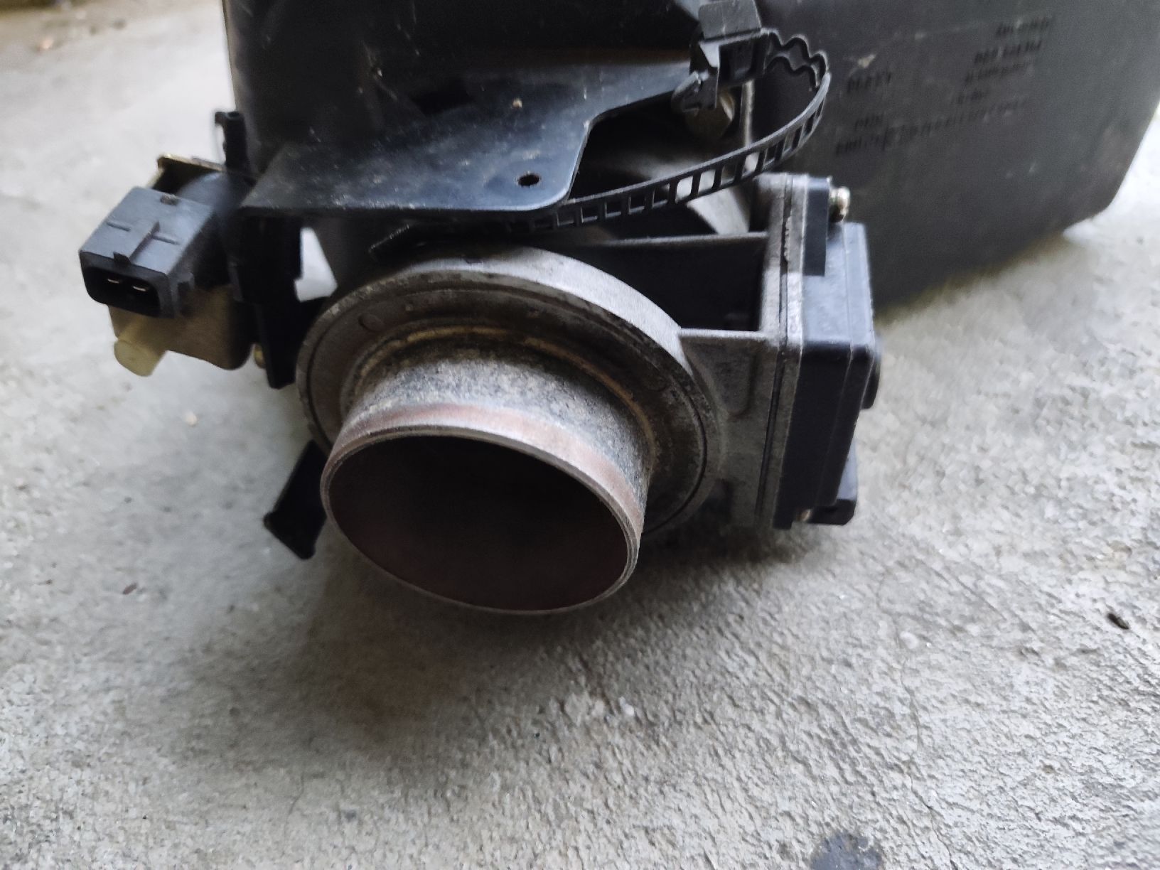 Audi Toutes les pièces auto: Audi 80 B4 Luftfilterkasten komplett  – D'occasion à Rebstein par andi322 1