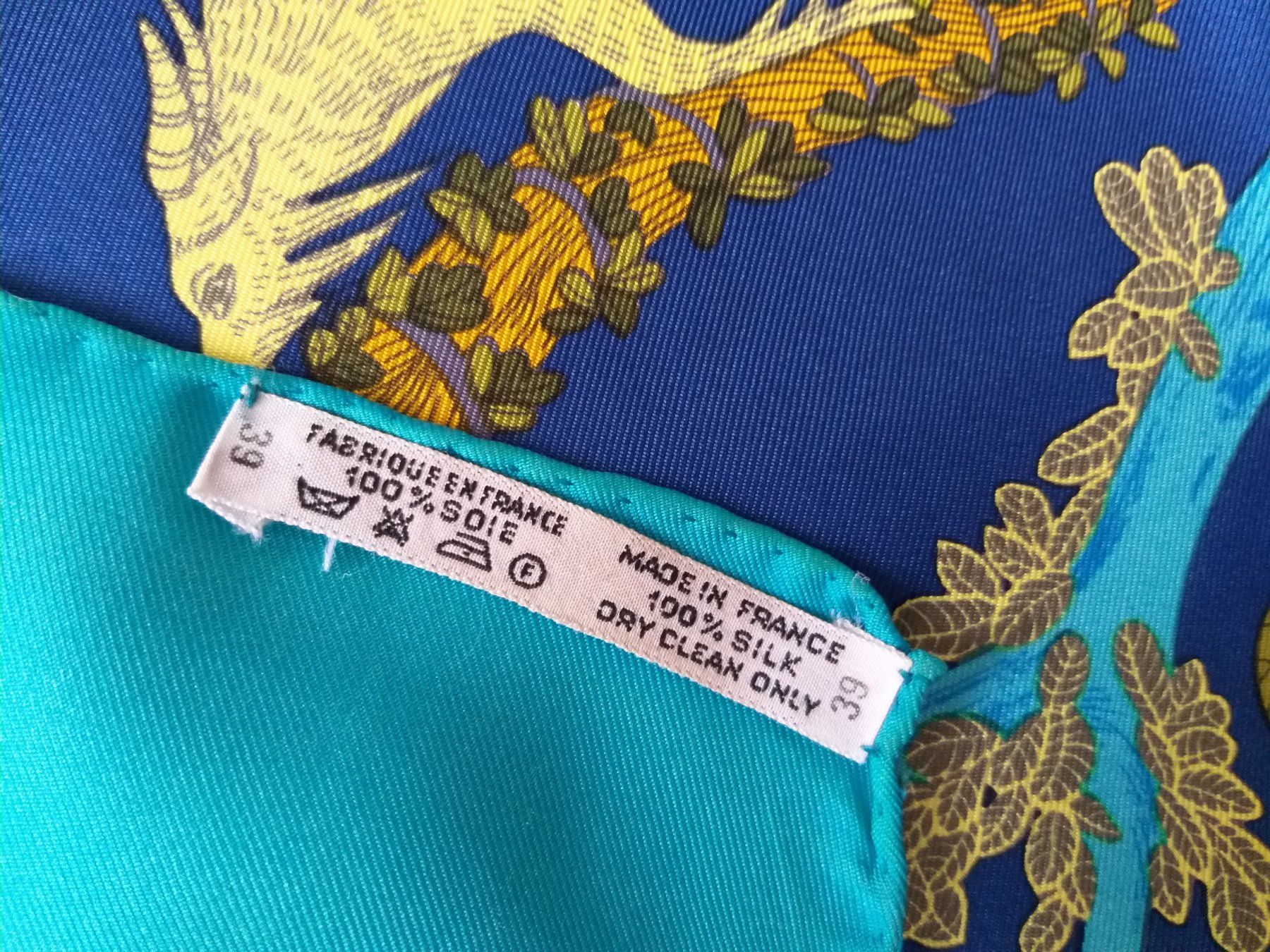 Hermès Foulard & Sciarpe: HERMES "ALPHABET III" CARRE 90 CM – Usato da Cossonay-Ville venduto da Les_1001_perles 8