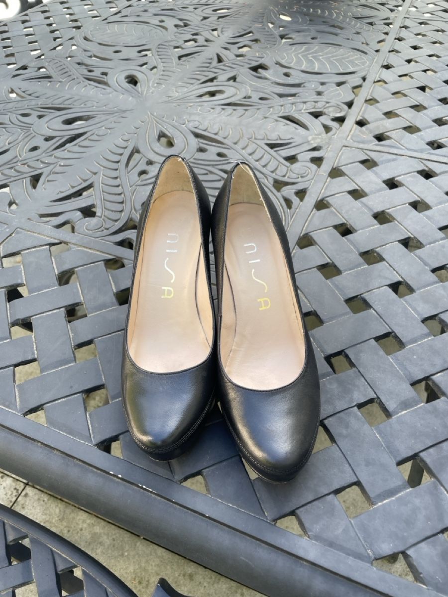 Unisa Damenschuhe: Unisa Pumps schwarz gr 39 – Gebraucht aus Zürich von eddiekaterblau