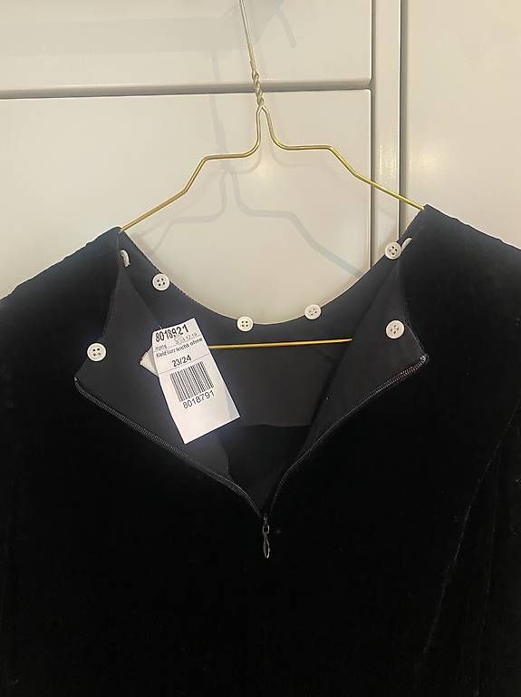 Vestiti: Sandro Samtkleid mit abnehmbarem Kragen 36/38 – Usato da Rorschach venduto da Lauraq12 3